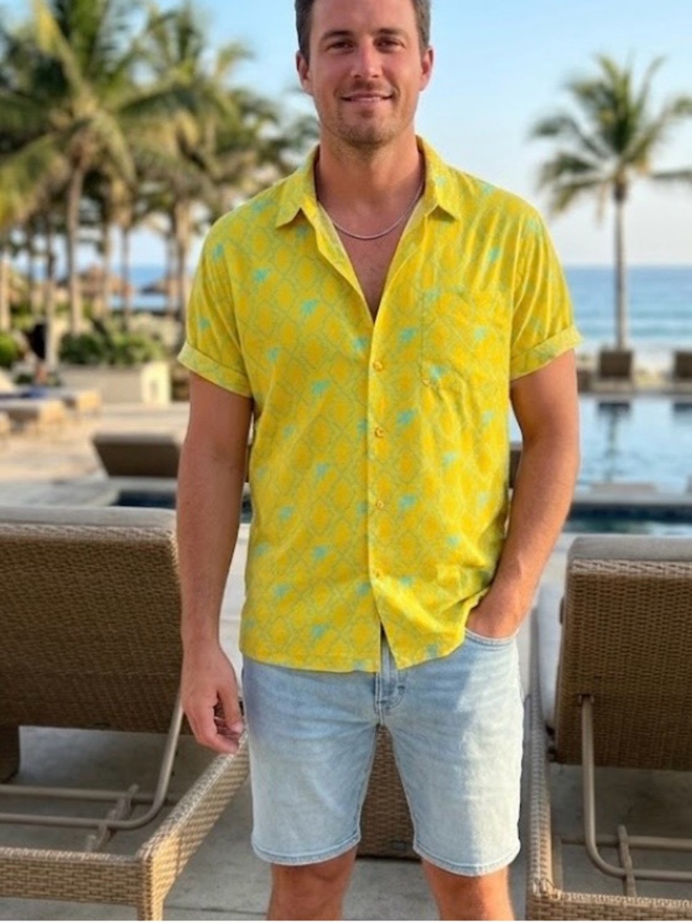 Reverse Yellow Short-Sleeve Printed Button-Up Shirt size L / viscose